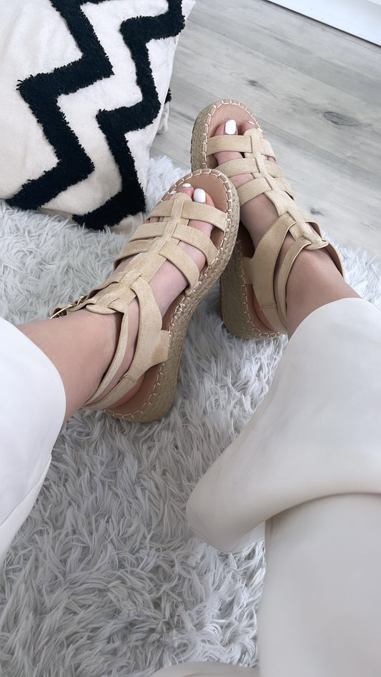 Sandales compensées beiges